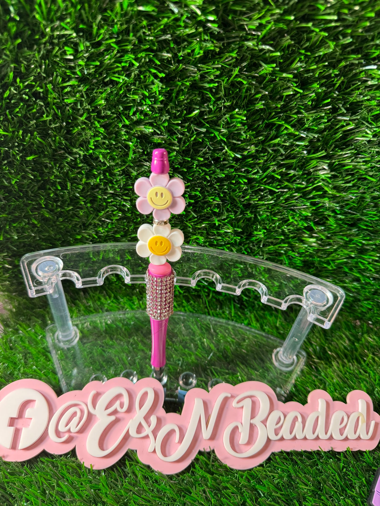 Daisies pen