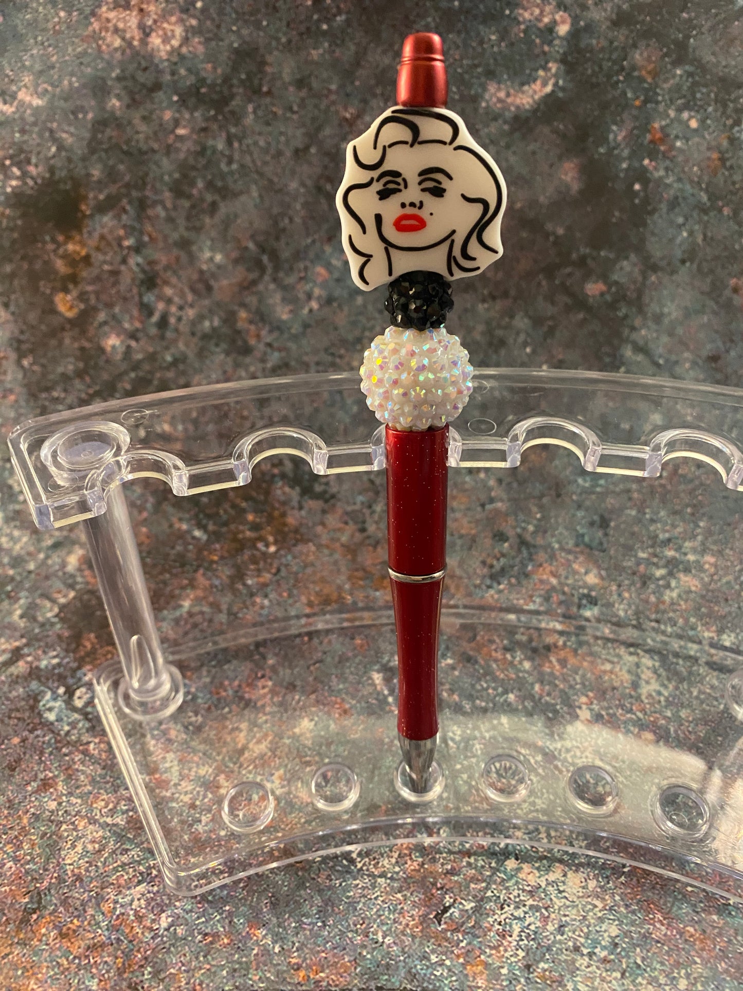 Marilyn Pen