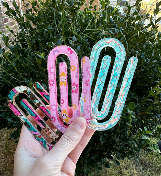 Bookmark paper clip shape